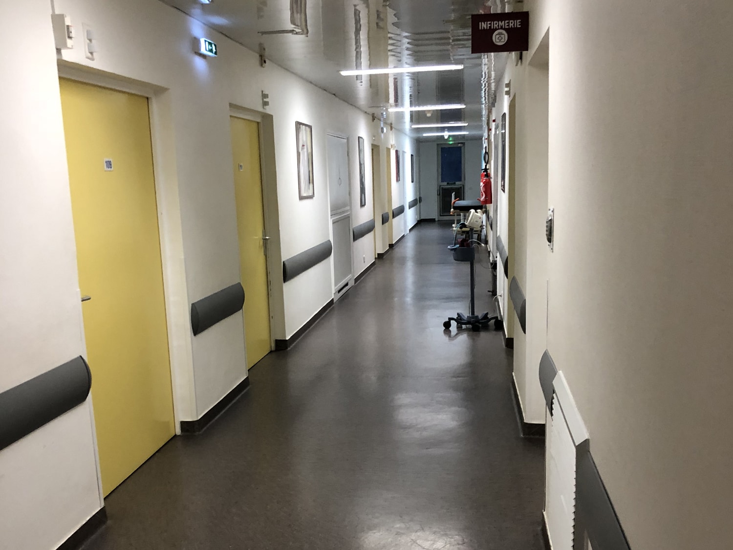 Couloir clinique Notre-Dame d'Espérance
